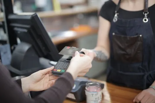 Plaćam karticom — I'm paying by card