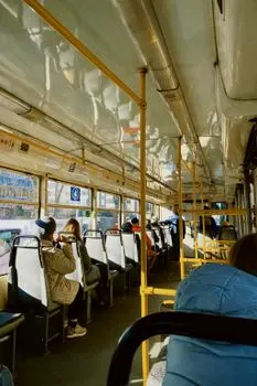autobusom — in autobus