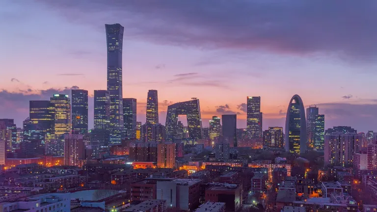 taller — plus grand