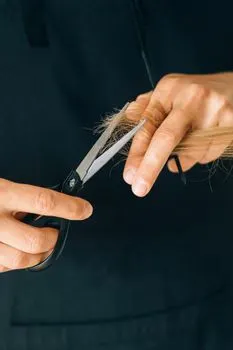 šišanje — taglio di capelli