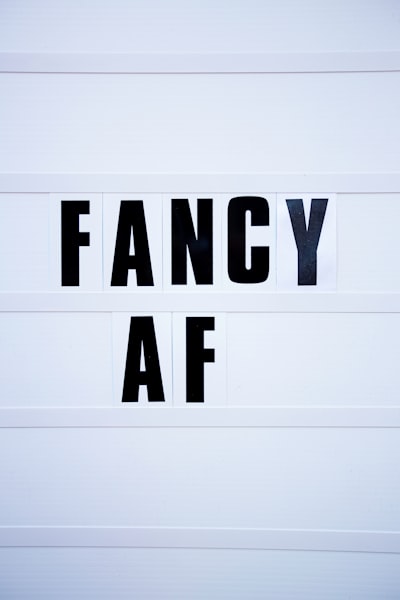 tu lui plais — He fancy you