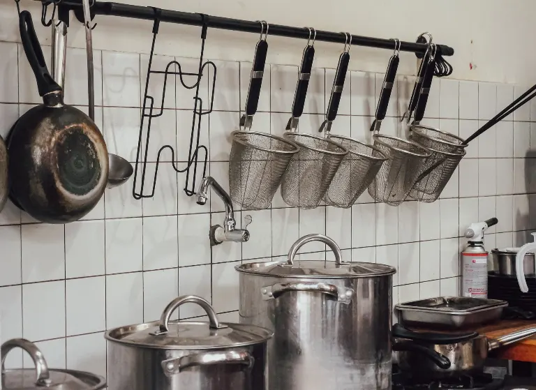 kitchenware — ustensiles de cuisine