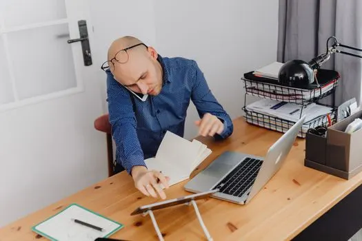 mit seinem Job — işiyle